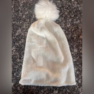 The North Face Women’s White Fuzzy Pom-Pom Beanie OS